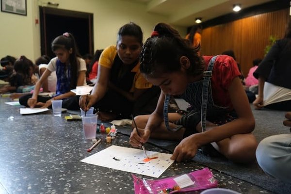 Art et Éducation: Fusionner les Domaines pour Enseigner et Inspirer