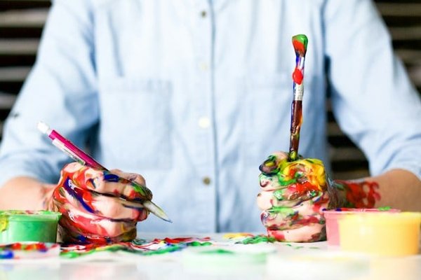 L'Art comme Miroir de l' me Culturelle : Un Examen de son Impact et de sa Pertinence